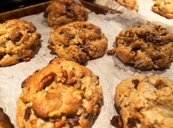 Thick Chocolate Chip Cookies with&nbsp;Walnuts